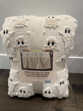 VIRAL Costco Embroidered Faux Fur Throw Halloween - Ships Quick! Ghost